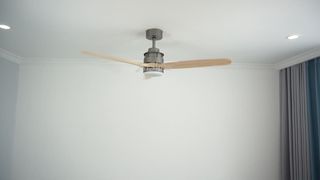 Moderner Deckenventilator aus grauem Holz, 52-Zoll-Gleichstrommotor