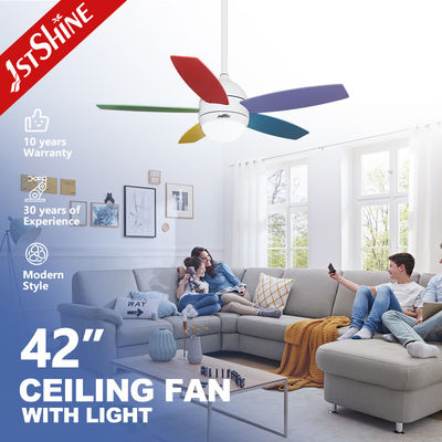 Fernsteuerung von Deckenventilatoren mit geräuschloser Bedienung und Lichtlösungen