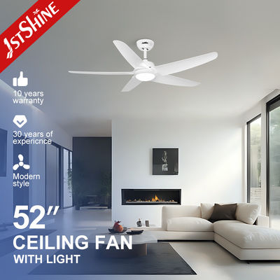 Weißer Deckenventilator mit Licht 5 Plastikblätter Gleichstrommotor Energieeinsparung