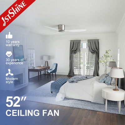 Low Profile Flush Mount Fancy Plastikblätter kommerzieller App-gesteuerter LED-Deckenventilator