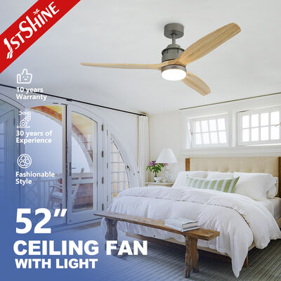 Guter Preis 52-Zoll-Deckenventilator mit Licht und 3 Massivholzblättern mit einem leisen Gleichstrommotor und Fernbedienung Online
